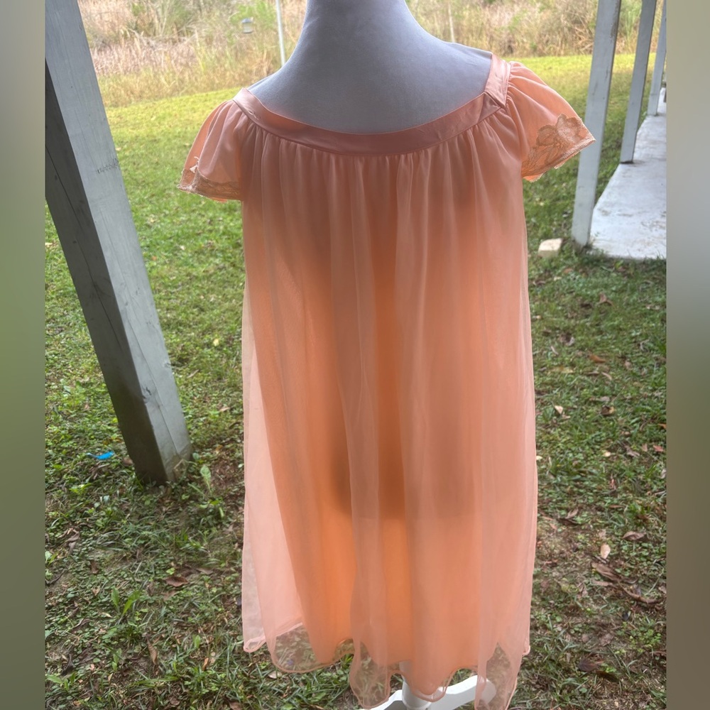 Vintage Babydoll Nightgown Peach w/Ecru Lace Detail Size Small 1960s -1970s - Picture 4 of 7